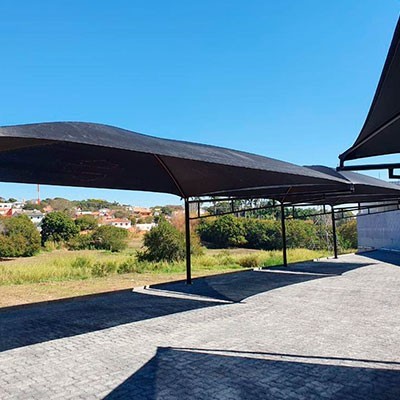 Cobertura de estacionamento de condominio