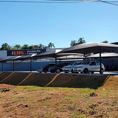 Cobertura de estacionamento de condominio