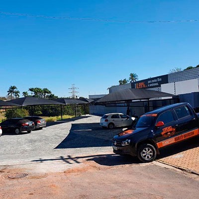 Cobertura de estacionamento de condominio