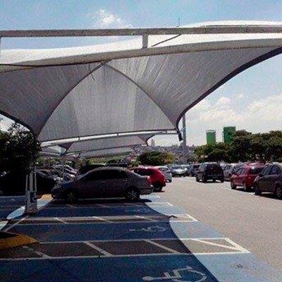 Cobertura de estacionamento de condominio
