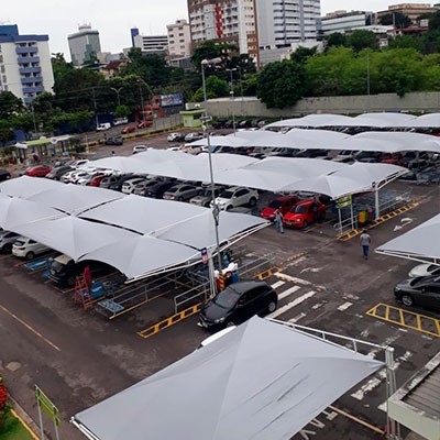 Cobertura de estacionamento de supermercado