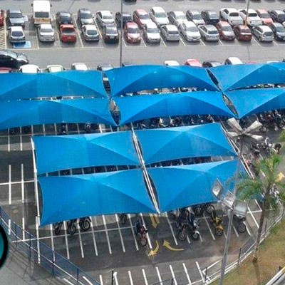 Cobertura de estacionamento de supermercado