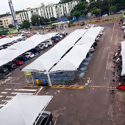 Imagem ilustrativa de Cobertura de estacionamento de supermercado