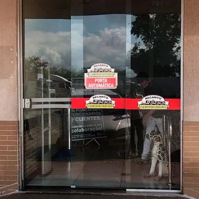 Imagem ilustrativa de Preço de porta automatica para loja